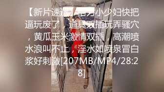 本来想偷偷看看，没想到女神故意不关门勾引【完整版30分钟已上传下面】