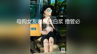 颜值身材都很不错的球衣小妹穿上性感的黑丝跟大哥激情啪啪，撸着大哥的鸡巴让大哥抠逼玩弄