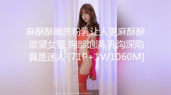 巨乳美女露脸口交 暴爽第二部，还放着AV声音刺激对方