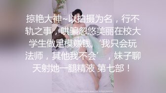 商场全景偷拍身材不错的的破洞牛仔裤美女 B也漂亮