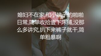 作死大神偷拍美女尿尿 突然进来个老太婆 事后还跟被拍的妹子说有个男的一直蹲在你门外面看你 我还以为是你男朋友