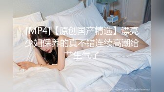 黑丝美少妇一门心思的玩手机 嘿嘿咱就专门拍你的小BB