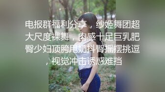 冒死爬墙偷拍 水上乐园刚出来换衣服的小美女